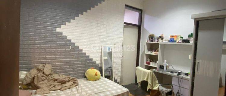 Rumah Bagus 1,5 Lantai di Jalan Situ Aksan 1