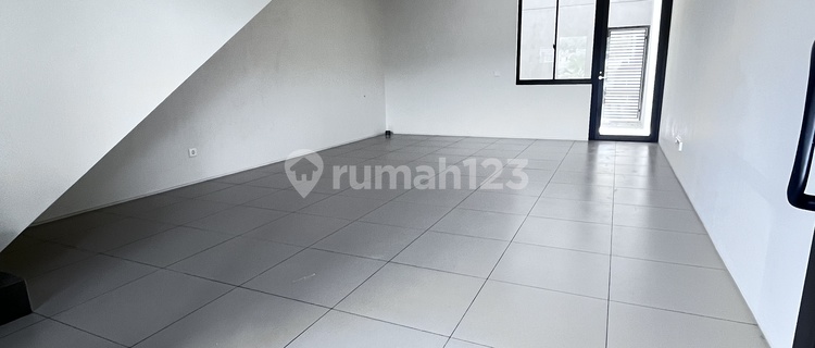 Strategic Shop House in KBP with Rooftop View 1