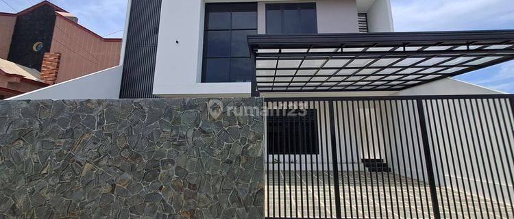 Dijual rumah bangunan dua lantai siap huni di Kediri  1