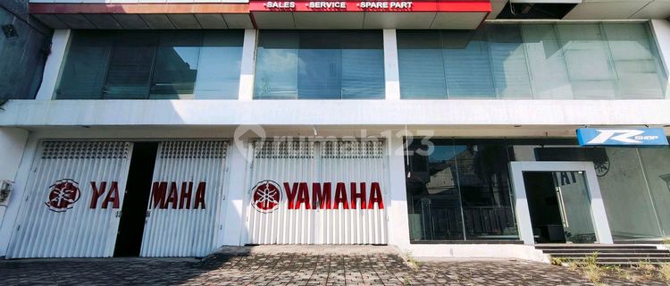 For rent, a spacious shophouse in the center of Mojokerto city. 1