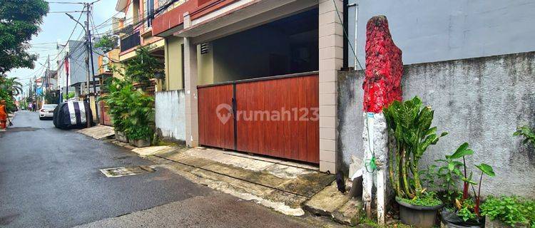 Jalan Utama, Ad Kost Aktif. Dekat Kokas. Rumah Dijual Menteng Atas 1