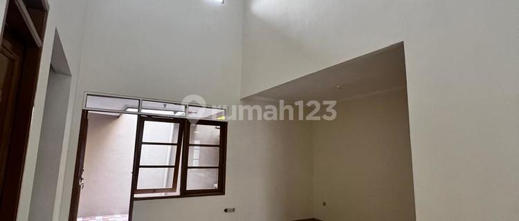 For Rent: Ready-to-Occupy Flood-Free House in Metland Menteng 1