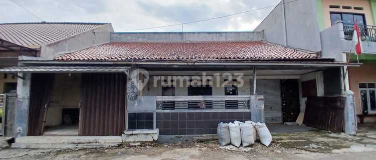 For Sale !! 13-Room Boarding House on Soka St, East Karawang 1