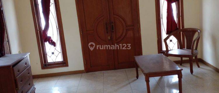 RUMAH TENGAH KOTA  Semi Furnished AKSES MOBIL DEKAT PASAR UNIVERSITAS MESJID AGUNG HARGA NEGO 1