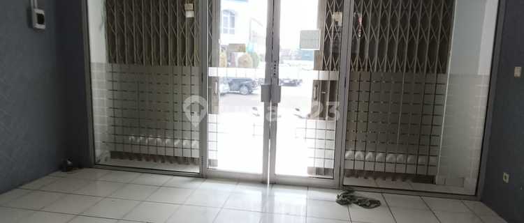 For Rent: Surapati Core Shop House. Highly Suitable For: Office, Coffee Shop, Laundry, etc. 2.5 Floors, Ground Floor Area 100/150 m², 3 Bedrooms, 3 Bathrooms. Tenant Covers Land and Building Tax (PBB) and Income Tax (PPh). Electricity 4400 Watt, Artesian Well Water. Rental Price: 85 Million Per Year. If Taking 3 Years, Can Be 75 Million / Year. 1