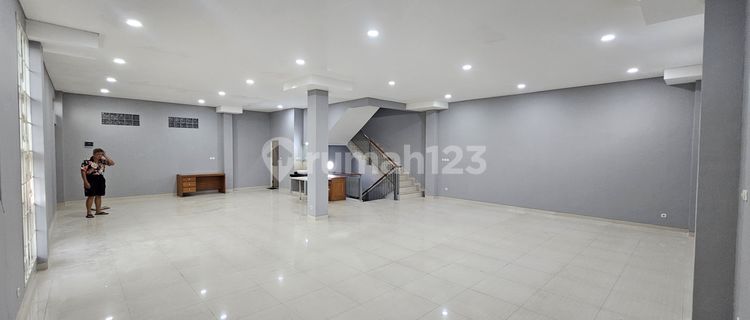 For Rent: Lembang Shop House, Land Area 140 m², Building Area 340 m² ±, Land Length 142.5 m, Well, 600 Watt Electricity, Carport for 5 cars, Price 120 Million/Year, Minimum 2 Years. 1