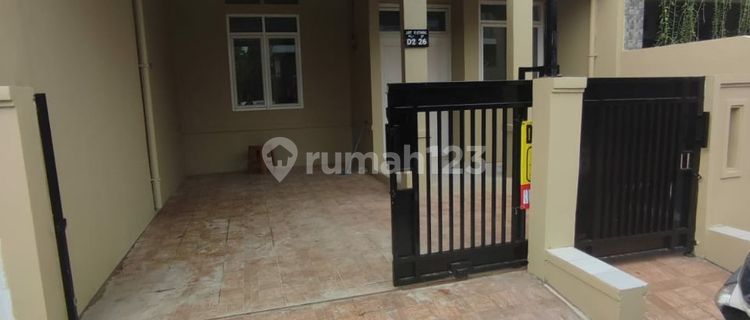 Disewakan rumah di grand galaxy city dekat mall 1