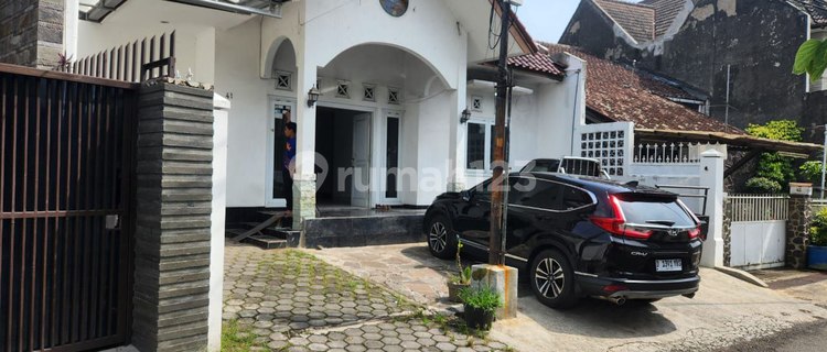 RUMAH BAGUS SIAP HUNI DENGAN HALAMAN LUAS DI TENGAH PUSAT KOTA BANDUNG, SAYAP RIAU, RIAU, CIHAPIT, BANDUNG KOTA 1