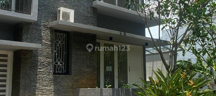 Rumah 2,5 Lantai di Tm. Giriloka Bsd, Area Pemukiman Tertata Dan Nyaman 1