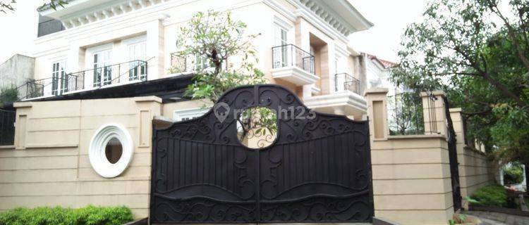Disewakan Rumah mewah di daerah Senayan Jakarta  1