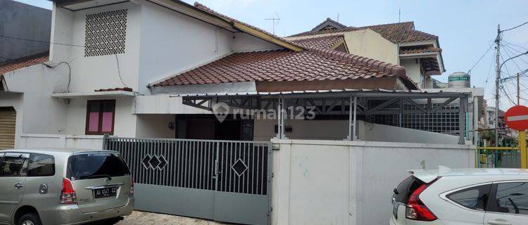 Rumah Kontrakan 1,5 Lantai Siap Huni Semi Furnished Luas Tanah 135m SHM di Kayu Putih, Jakarta Timur 1