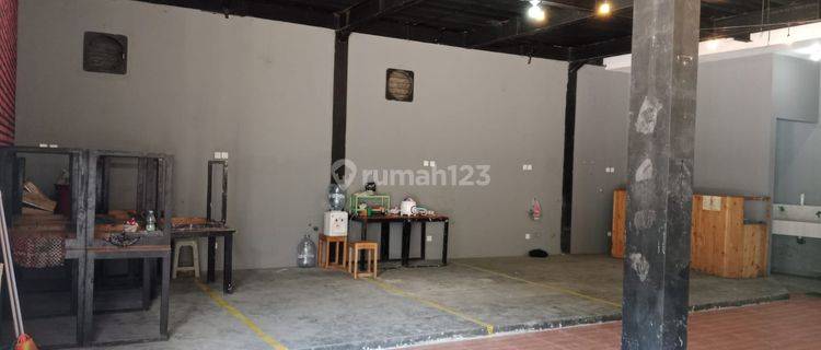 Ruang Usaha Gedung 2 Lantai Luas Tanah 377m Cocok Untuk Usaha Dan Kost Motel SHM Kamar Tidur 11 Lokasi Bagus di Dawuan Cikampek, Karawang  1