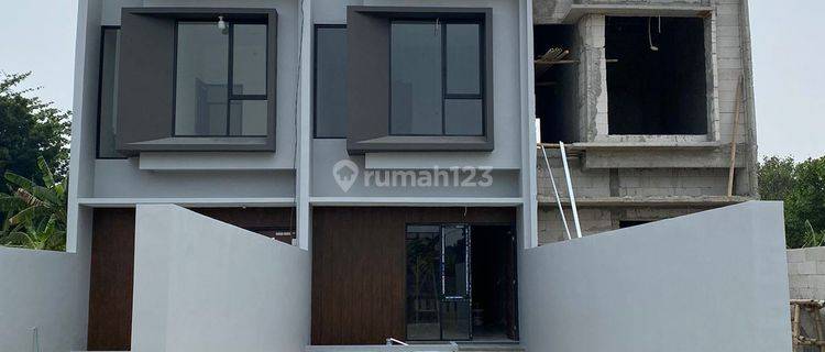 Rumah 2 lantai tanah luas di Jatiasih akses jalan 2 mobil  1