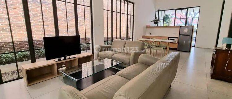 Rumah Bagus Modern Full Furnished di Sayap Riau Bandung 1