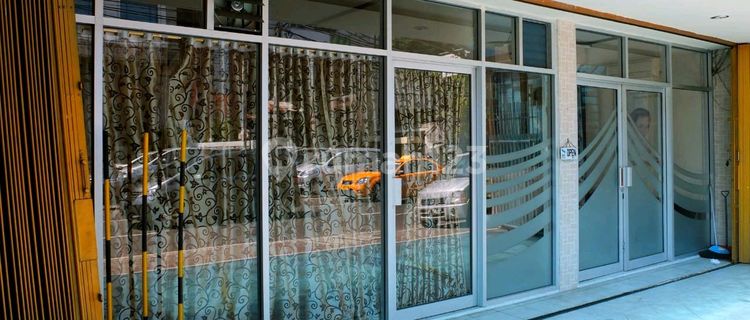 House in Menteng Commercial Area, Land Calculation 1