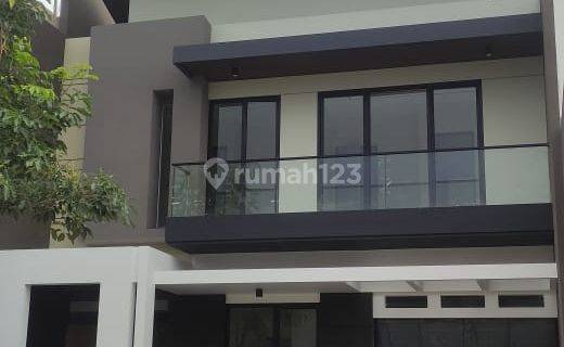 Row Jalan Besar Rumah Citraland Woodland, Surabaya  1