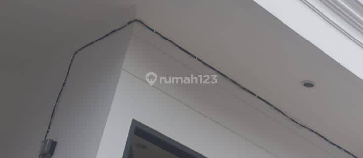 Rumah bagus dan baru 2 lantai di ciputat 1