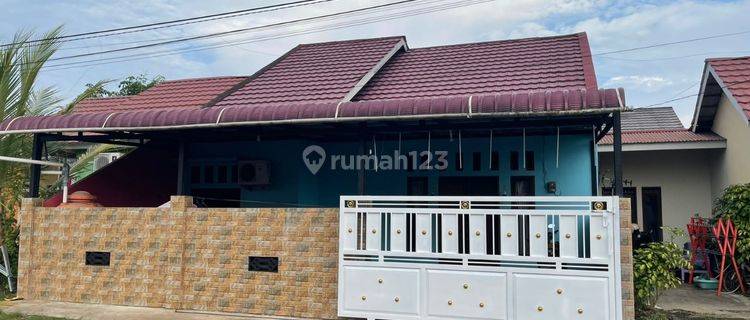 Rumah Pagar Keliling di Jalan Padat Karya, Komplek Asia Mansion, Tanjung Raya 2, Pontianak 1