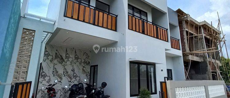 Dijual Rumah dua Lantai Murah dekat Kecamatan Banguntapan  1