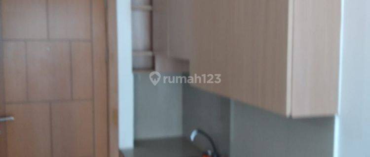 Jual Apartemen furnished The Nest karang tengah

 1