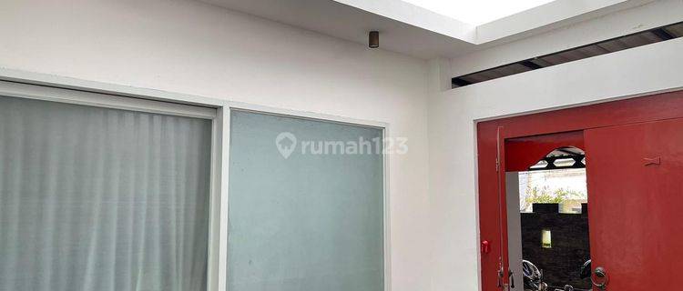 Rumah Hunian 3 Lantai Depan Jalan Lebar  1