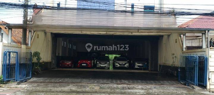 Showroom Siap Pakai 1