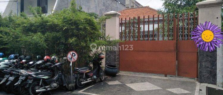 Cocok Utk Kantoran, Panti Asuhan, Tempat Refleksi, Resto* Di Embong Kenongo 1