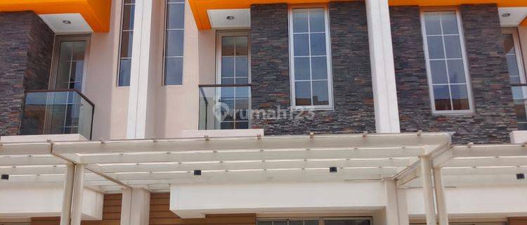 Rumah PIK 2 4,5 x 10 3 lantai Jarang Ada Siap huni 1