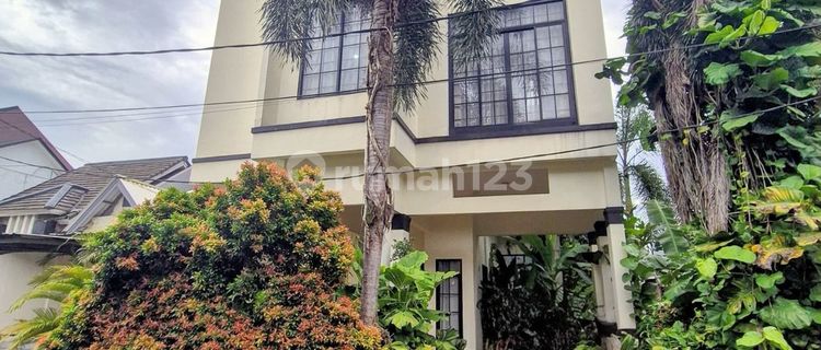 For Sale House Hook Position in Serpong Park 1
