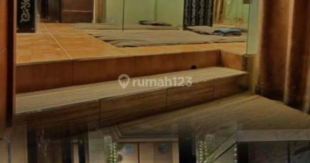 Jual/sewa Ruang-usaha 1,5 Lantai Di Sudirman 600 M² 1