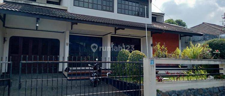 Rumah Di Jalan Sarijadi 2 Lantai Kondisi Bagus 1