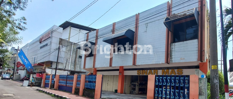 LAWSON OR ALFAMART MUST STOP BY HERE!! SHOPHOUSE ON SLAMET RIYADI STREET. 1