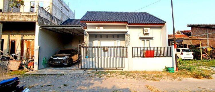 Rumah  Cantik Siap  Huni Dekat Jalan  1