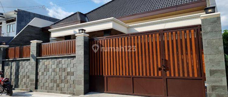 Rumah mewah Baru di Sumber banjarsari solo SHM 1