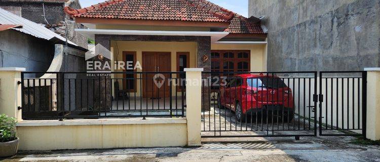 Rumah 1.5 lantai Karangasem, siap huni dan strategis 1