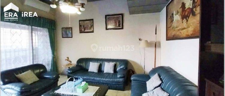 Dijual Rumah Terawat Siap Huni Carport Luas di Solo Selatan 1