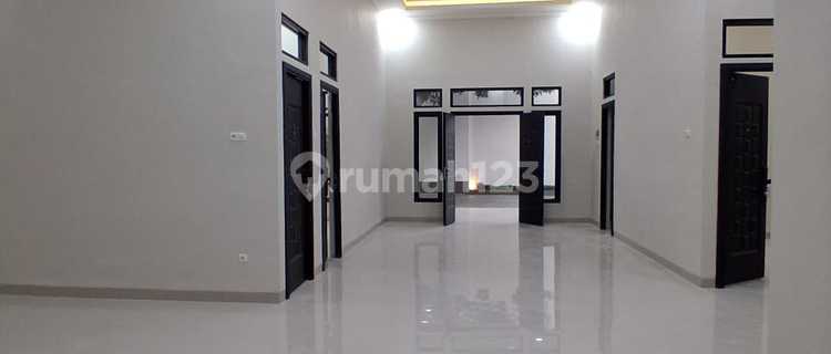 Rumah Mewah Siap Huni Lokasi Halmahera Karang Tempel Semarang 1