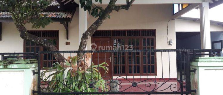 Rumah Bagus Semi Furnished SHM di Jl Sindoro Bandarjo, Semarang 1