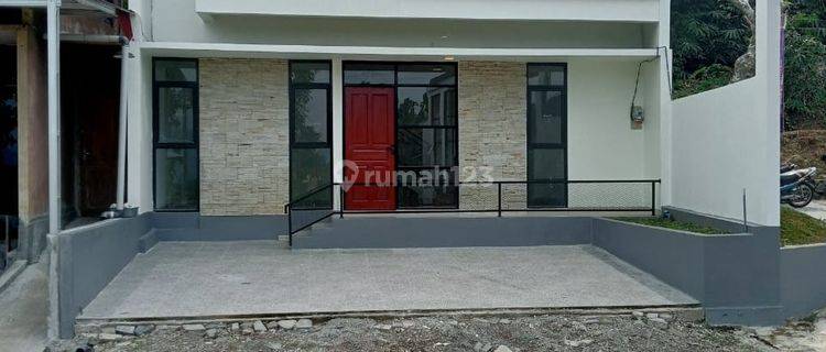 Rumah 2 Lantai Baru SHM di Gedawang, Semarang 1