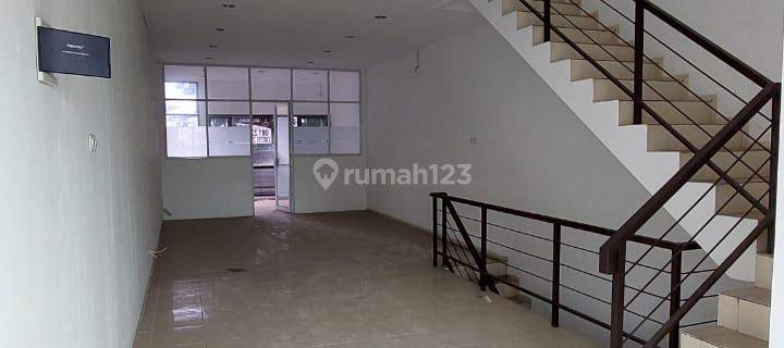 Rumah Indah Siap Huni 3 Lantai di Sudirman, Bandung 1