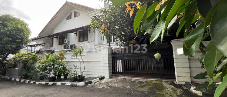 Turun Harga !!! Dijual Rumah Hook Asri di Pulomas Jakarta Timur 1