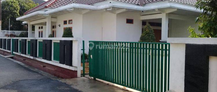 Rumah Siap Huni di Tarogong Kidul Garut Dalam Komplek Tanah Luas Bangunan Terawat 1