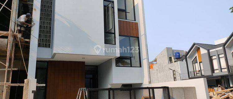 Rumah Baru 3 Lantai Desain Kontemporer Dalam One Gate Cluster 1