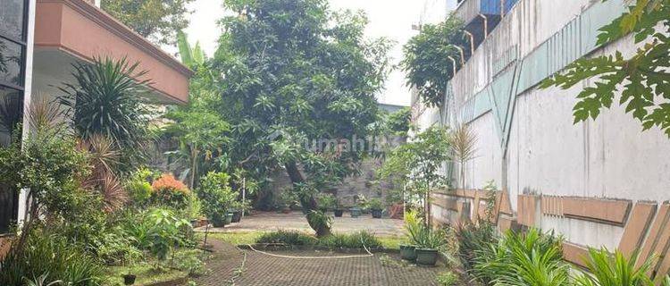 Dijual Rumah Bagus Siap Huni Serta Halaman Luas Zona Campuran 5br 1