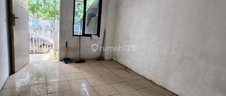 Disewakan Rumah besar cocok untuk Kost di Jelambar 1