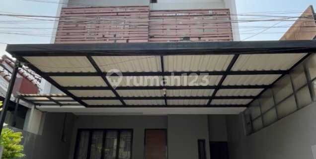 Well-Maintained Minimalist Modern House Ready to Occupancy in Cipete, Flood-Free, Near French School, South Jakarta 1