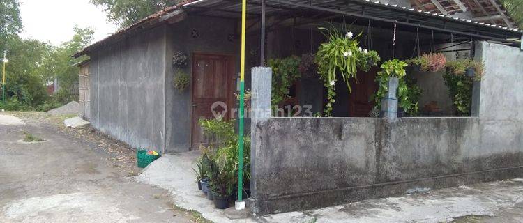 Rumah lokasi Wedi Klaten padat penduduk  1