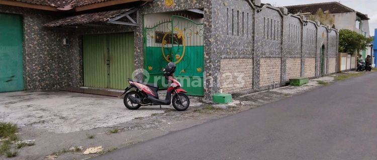 Rumah Luas Strategis Pinggir Jalan Besar 1