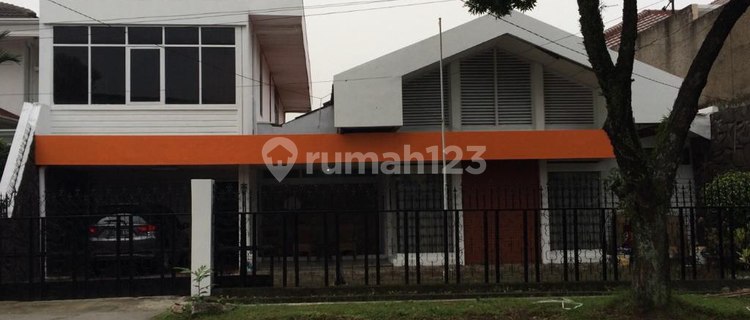 Well-Maintained Old House in Strategic Location at Turangga 1