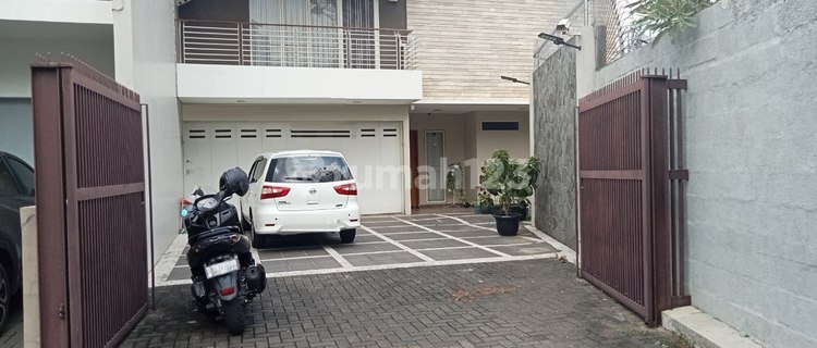 Rumah Bagus Unfurnished SHM Sukahaji, Bandung 1